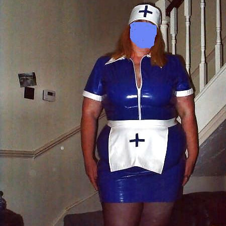 Fette, devote BBW Latex Krankenschwester
